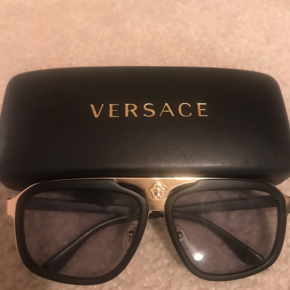 Men Versace sun glass - Picture 2 of 6